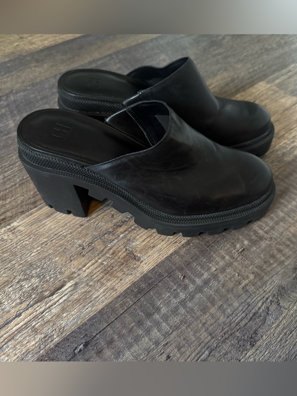 GB Gianni Bini Black Leather Lug Sole Mule Clogs Platform Chunky Heel Size 7